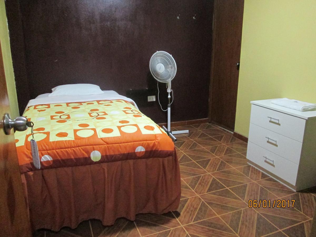 Hostal Caprichos Huacho Exteriör bild