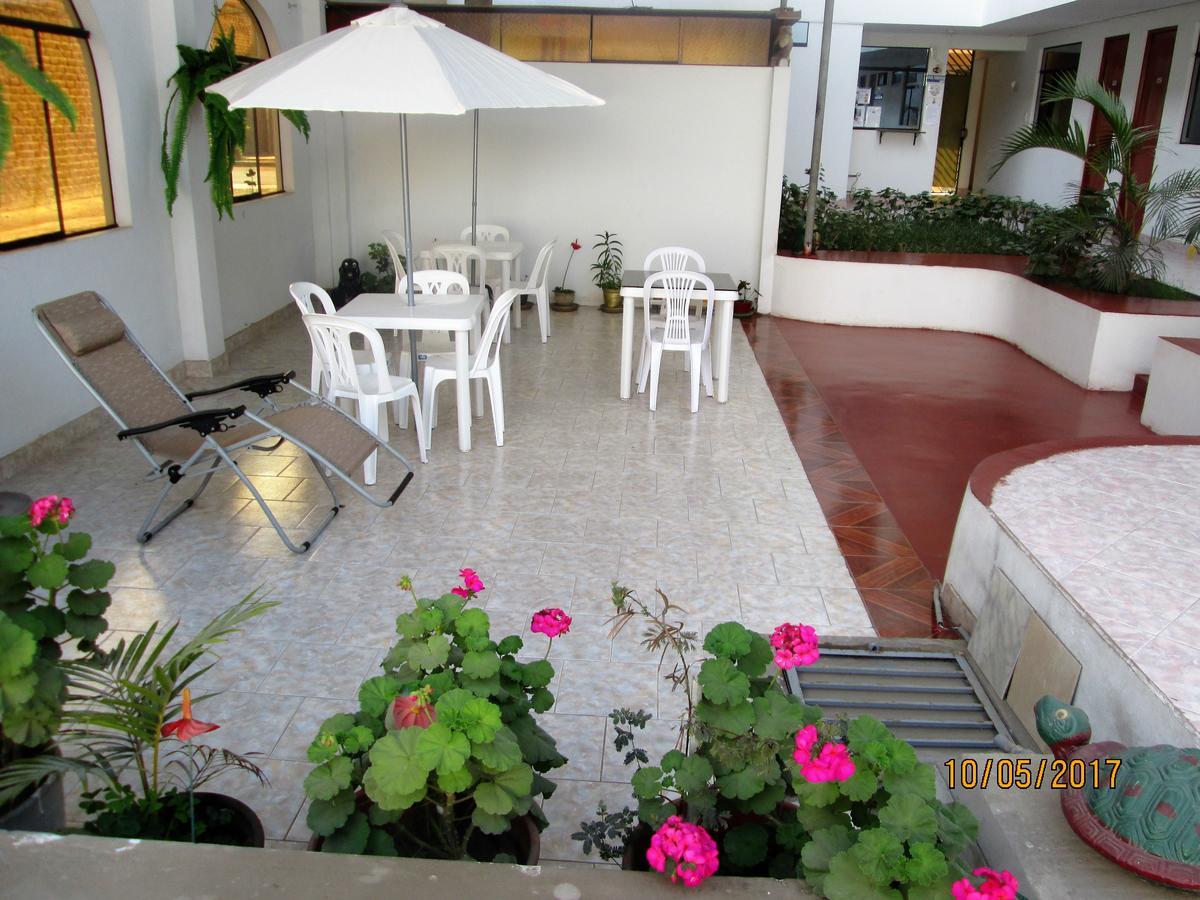 Hostal Caprichos Huacho Exteriör bild