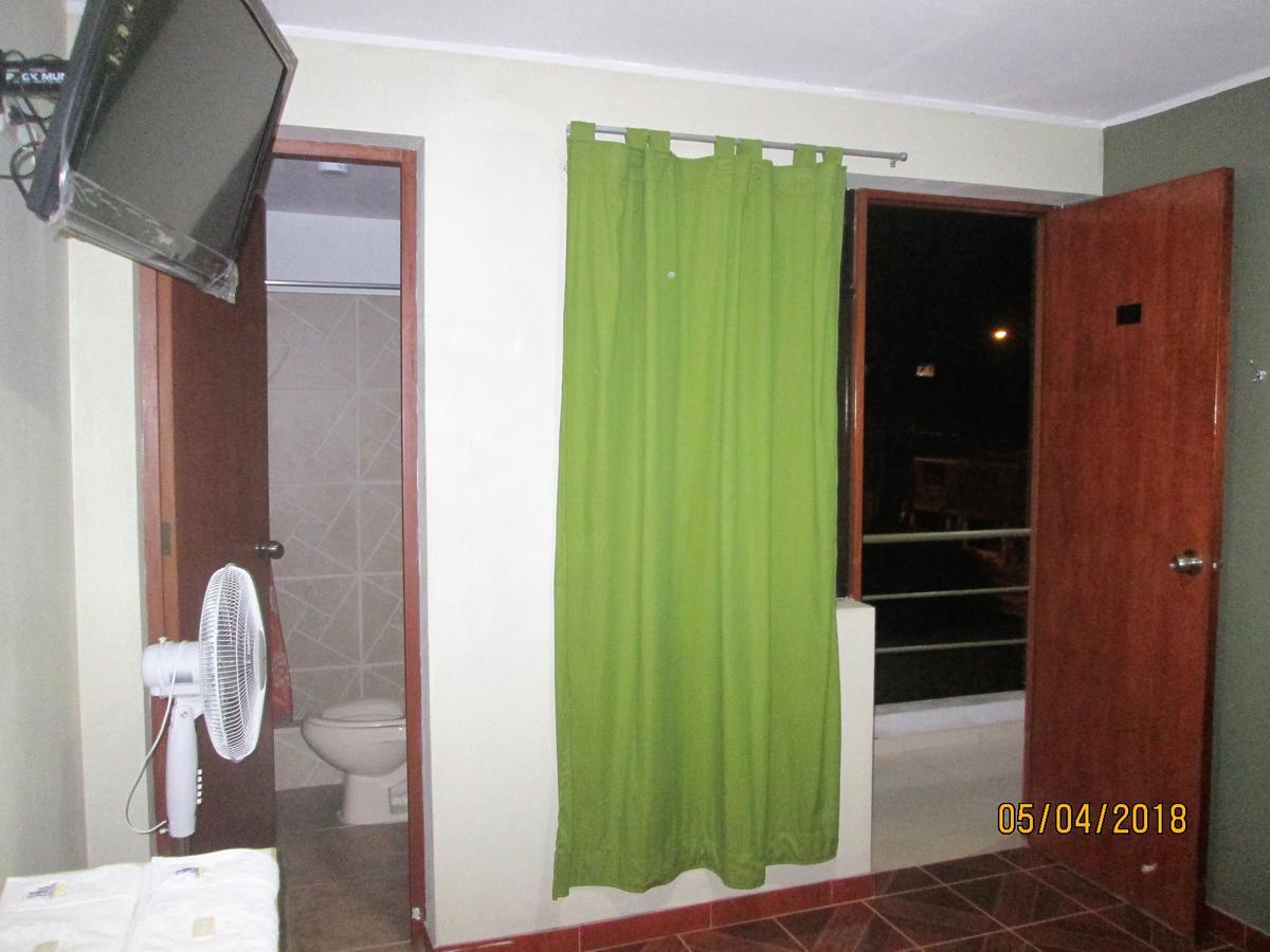 Hostal Caprichos Huacho Exteriör bild